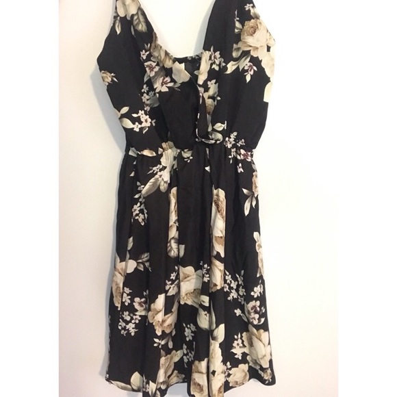 ROMWE Dresses & Skirts - Floral Print Cami Dress